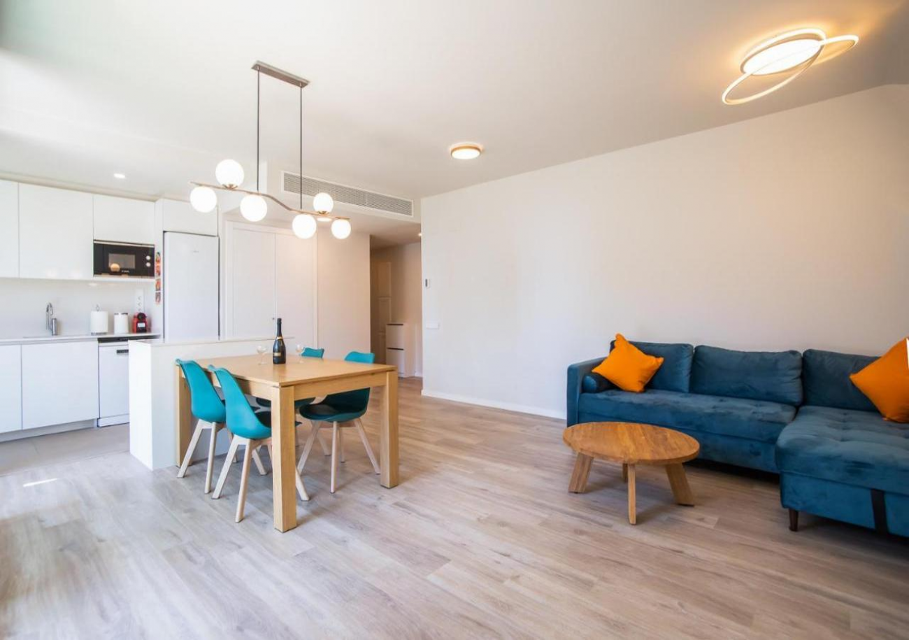 Open kitchen and lounge
